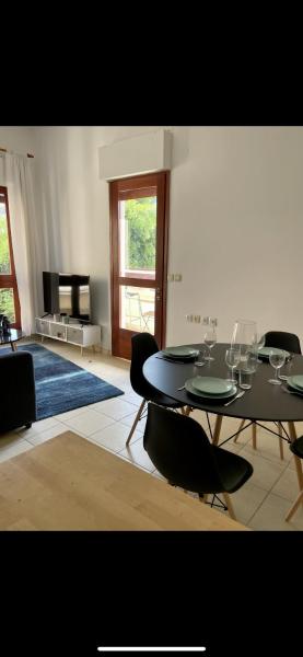 Cosy appartment on Rotschild, balcony and parking